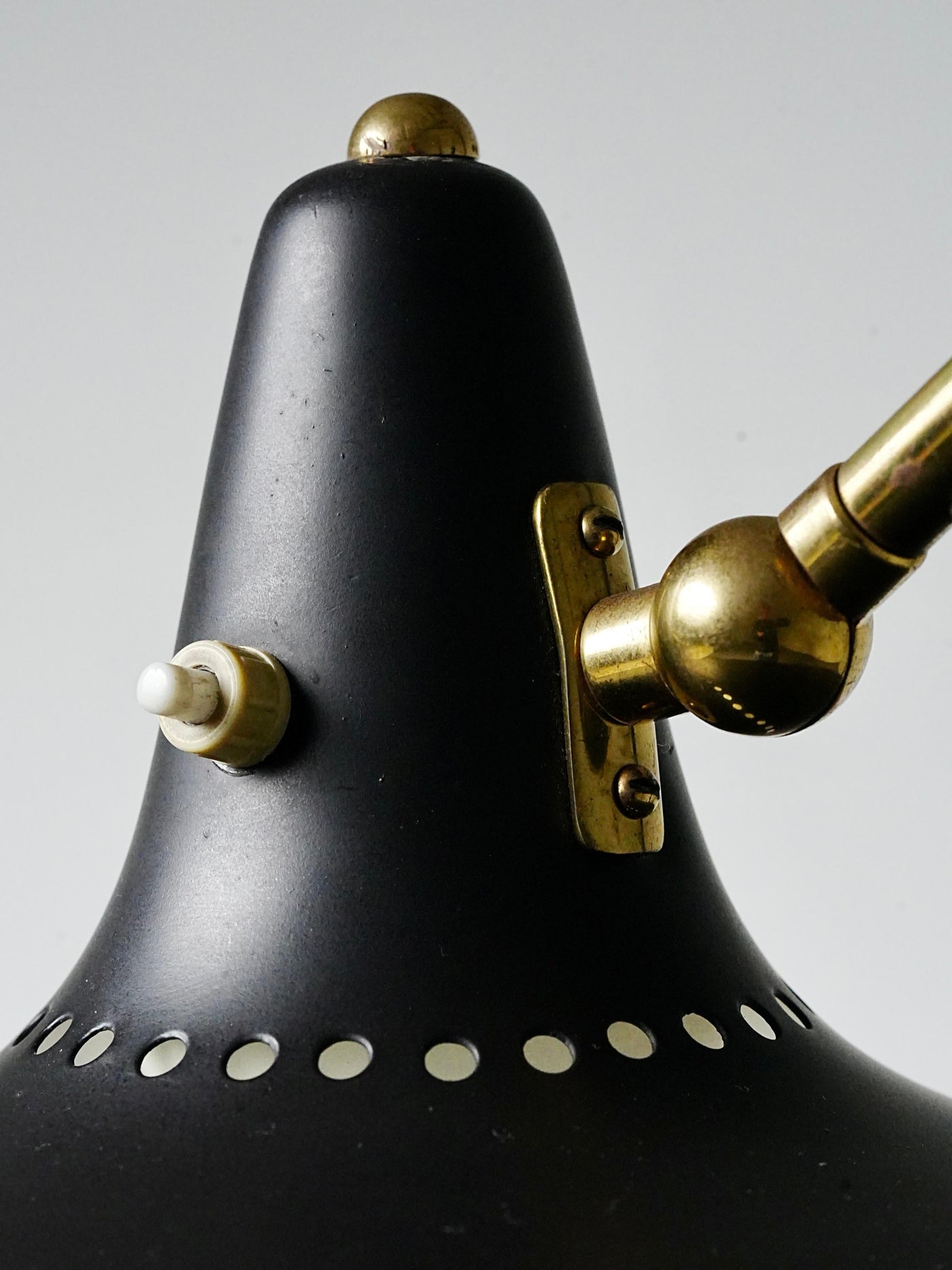 Stilnovo No 3030 Wall Light in Brass and black Metal, Italy, 1950's