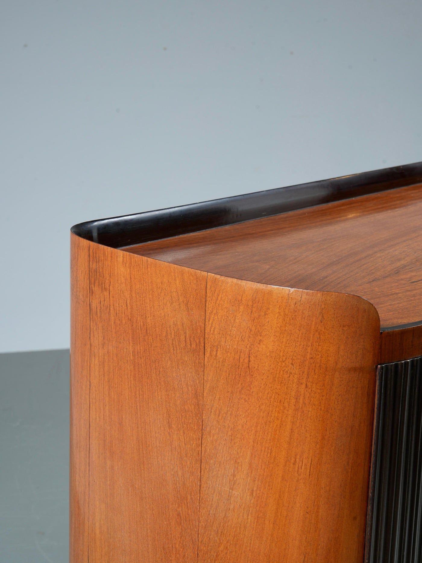 Paolo Buffa Eight-Legs Grande Credenza in Wood, Brass and Glass, Italy, 1950's