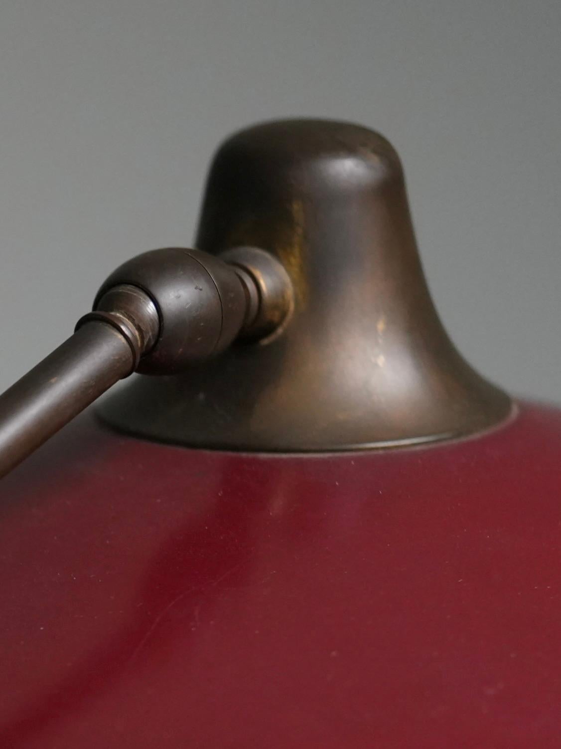 Oscar Torlasco Desk Lamp in Bordeaux Red Metal and Brass for Lumi, Italy, 1950's