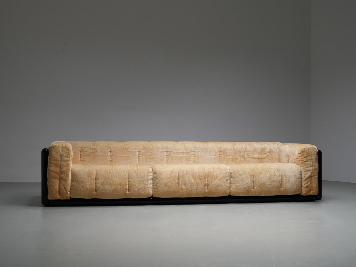 Carlo Scarpa "Cornaro" Three-seater Sofa in Velvet, Italy, 1970's
