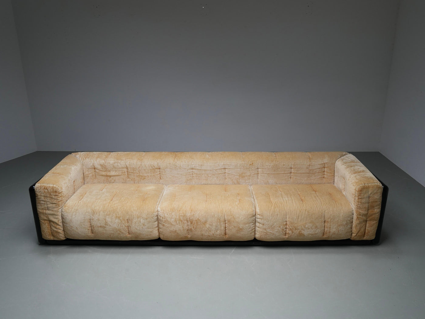 Carlo Scarpa "Cornaro" Three-seater Sofa in Velvet, Italy, 1970's