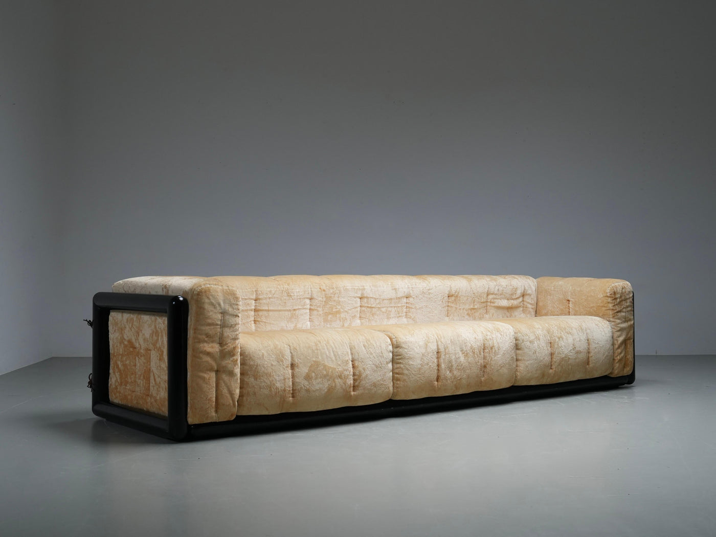 Carlo Scarpa "Cornaro" Three-seater Sofa in Velvet, Italy, 1970's