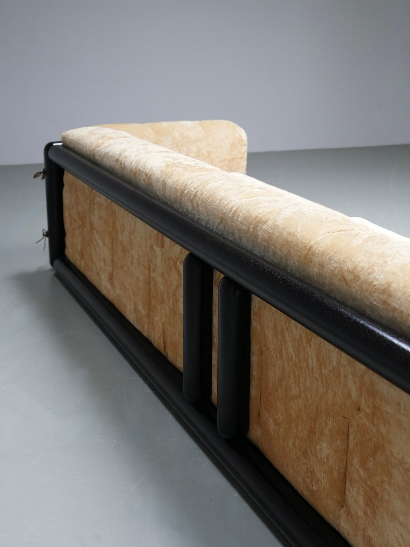 Carlo Scarpa "Cornaro" Three-seater Sofa in Velvet, Italy, 1970's