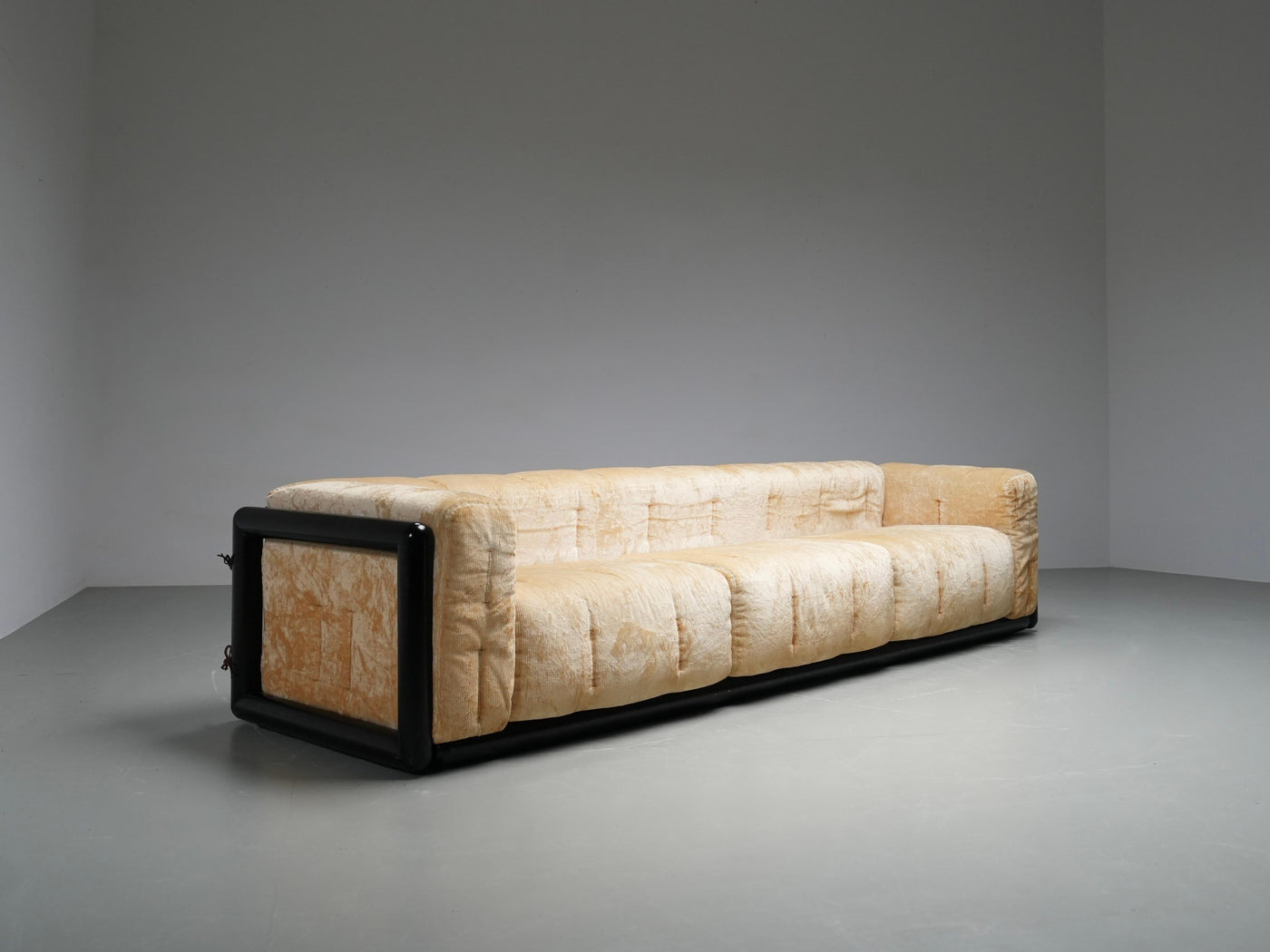 Carlo Scarpa "Cornaro" Three-seater Sofa in Velvet, Italy, 1970's