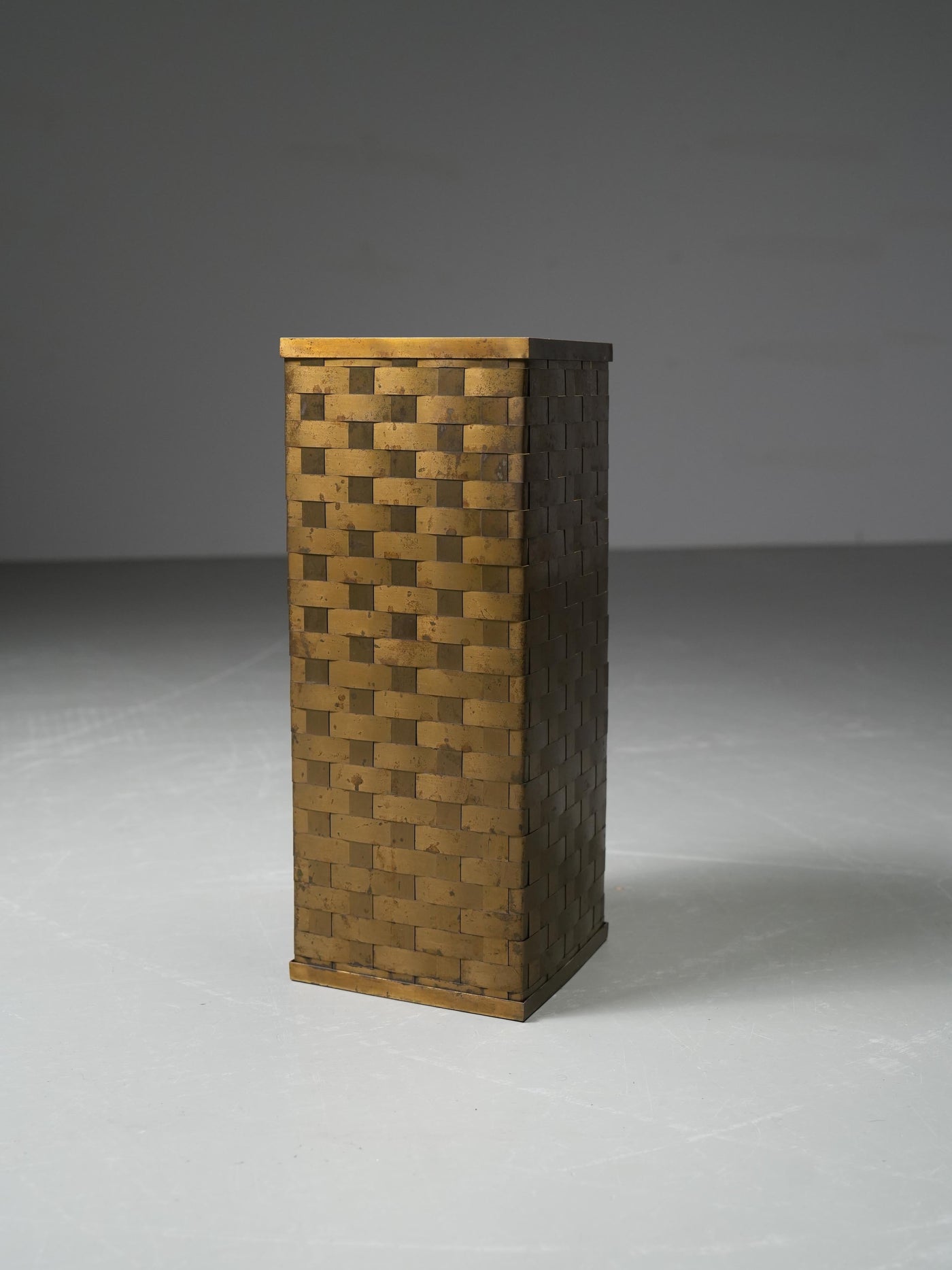 Umbrella Stand in woven Brass, Italy, 1950's