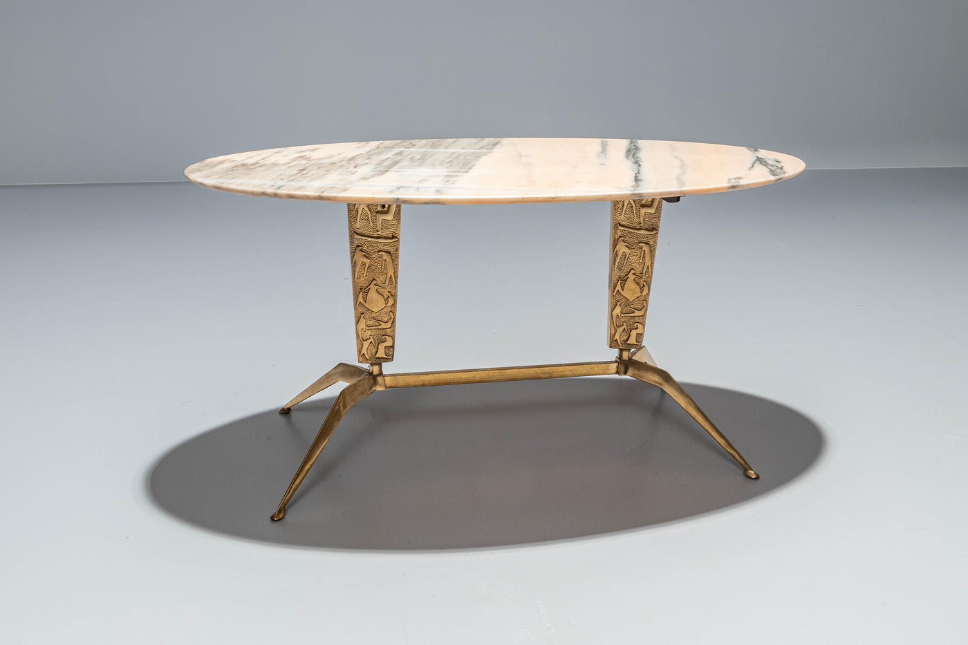 Oval Side Table in Pink Marble and Brass, Italy, 1970's