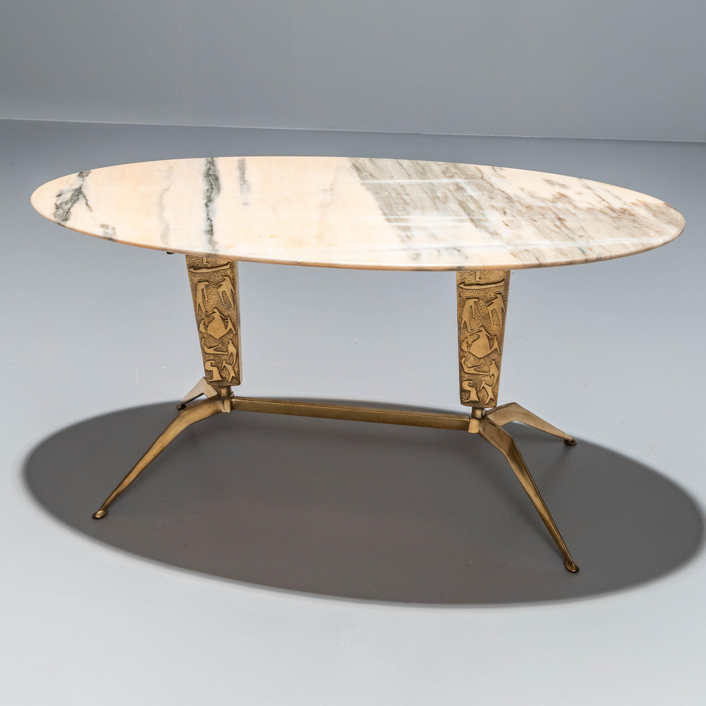 Oval Side Table in Pink Marble and Brass, Italy, 1970's